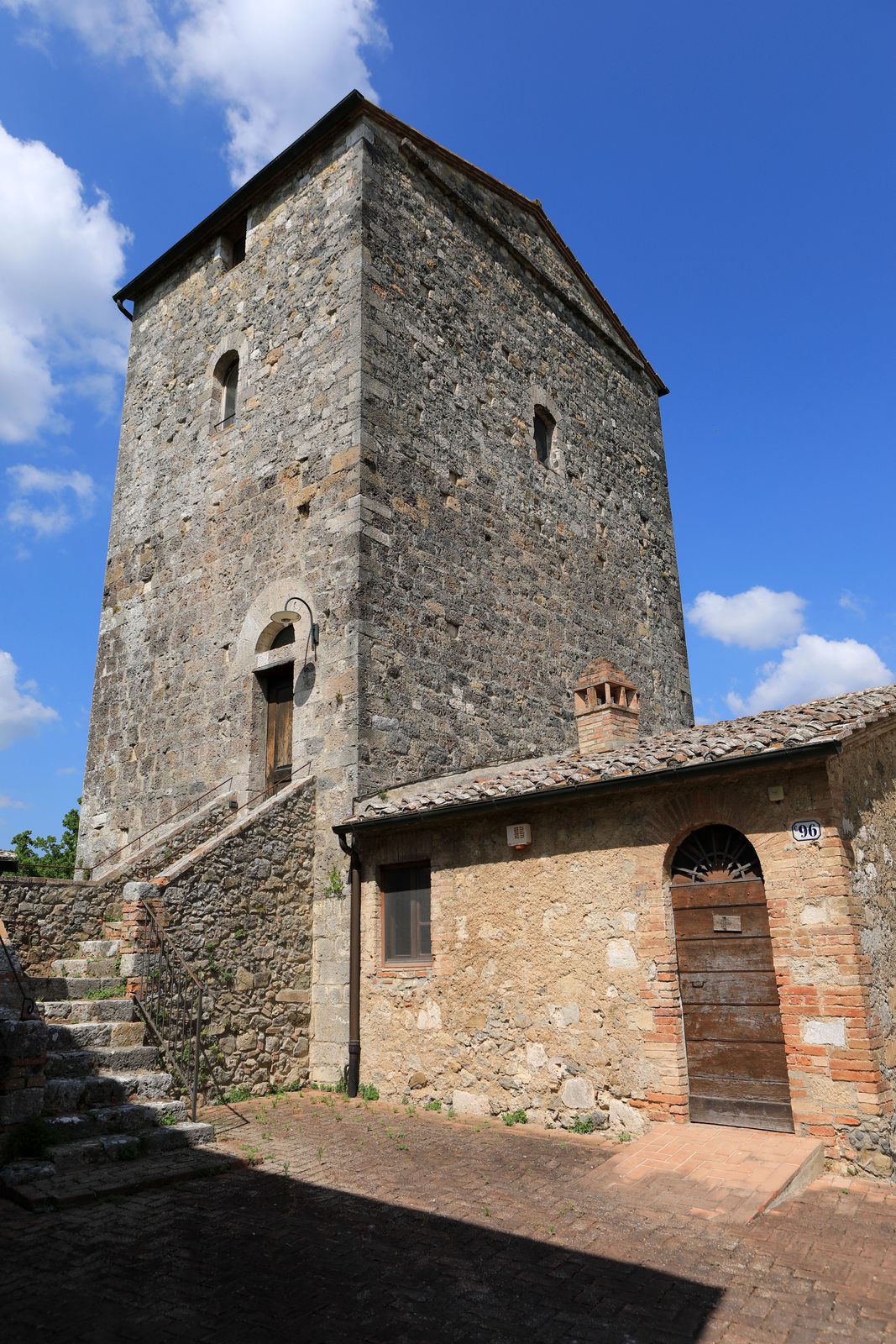 La torre e le case del borgo