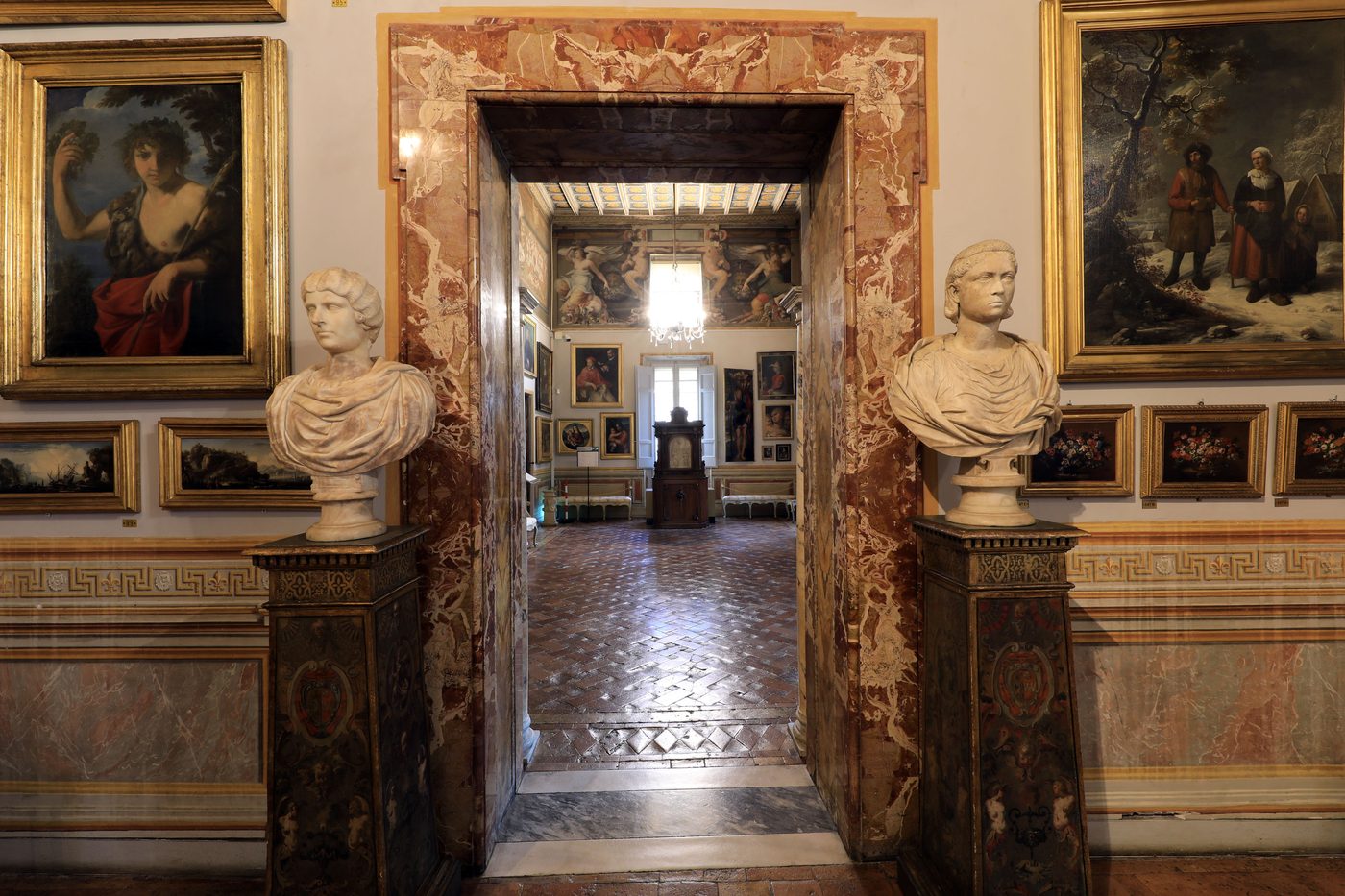 L’infilata dei busti