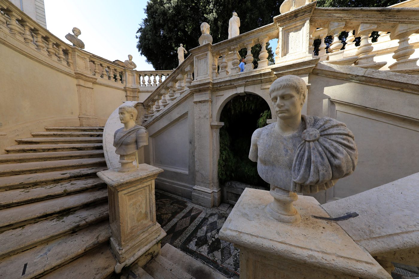 Il Borgo di Poli, Palazzo Conti